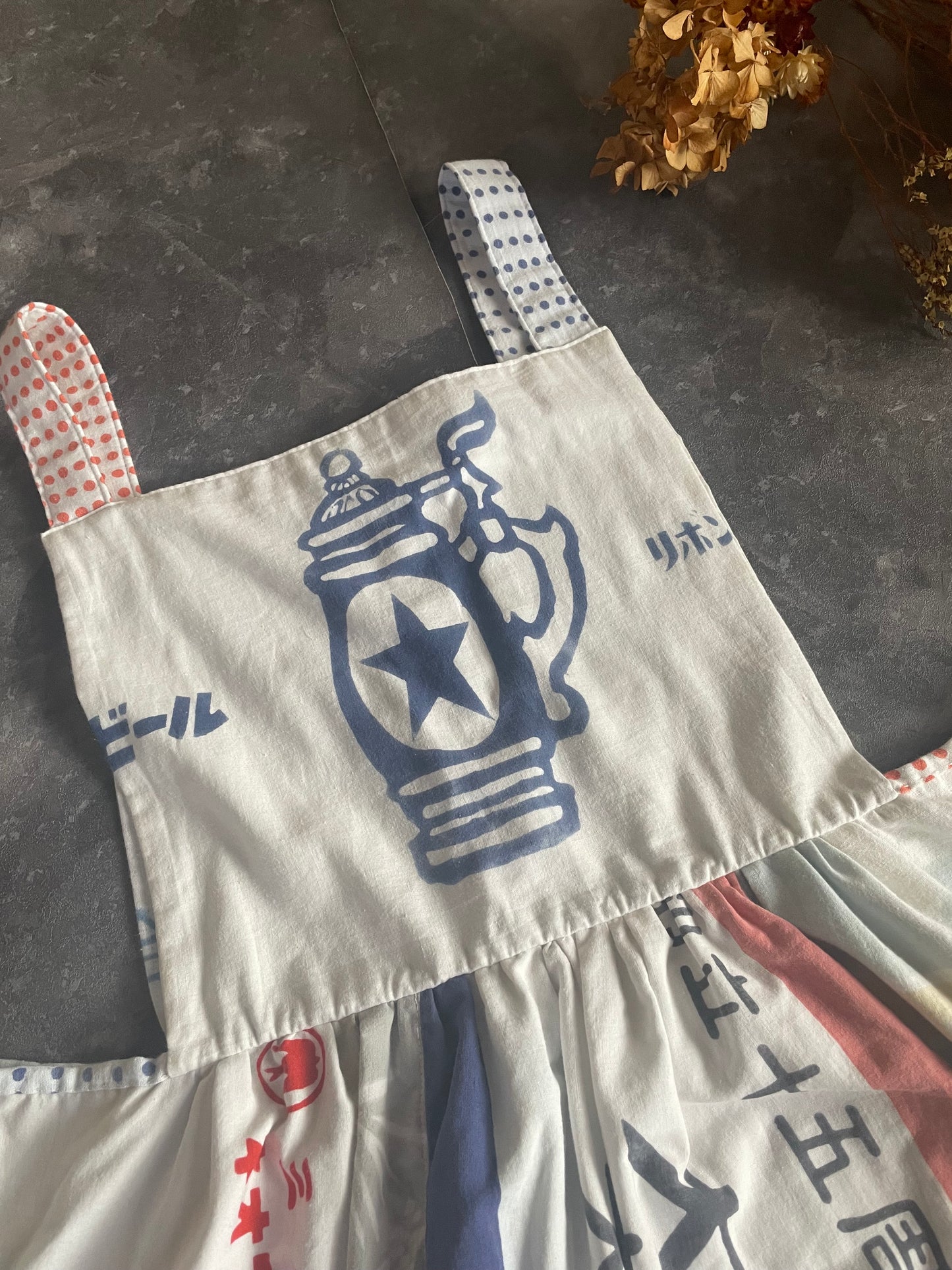 Cotton apron dress remade from Japanese hand towel 白い手ぬぐいをリメイクしたエプロンワンピース
