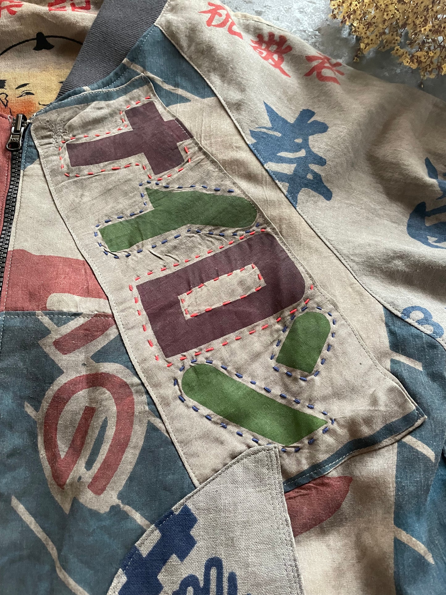 Reversible bomber jacket with advertising flags and hand towels
広告旗と手ぬぐいのリバーシブルジャンパー