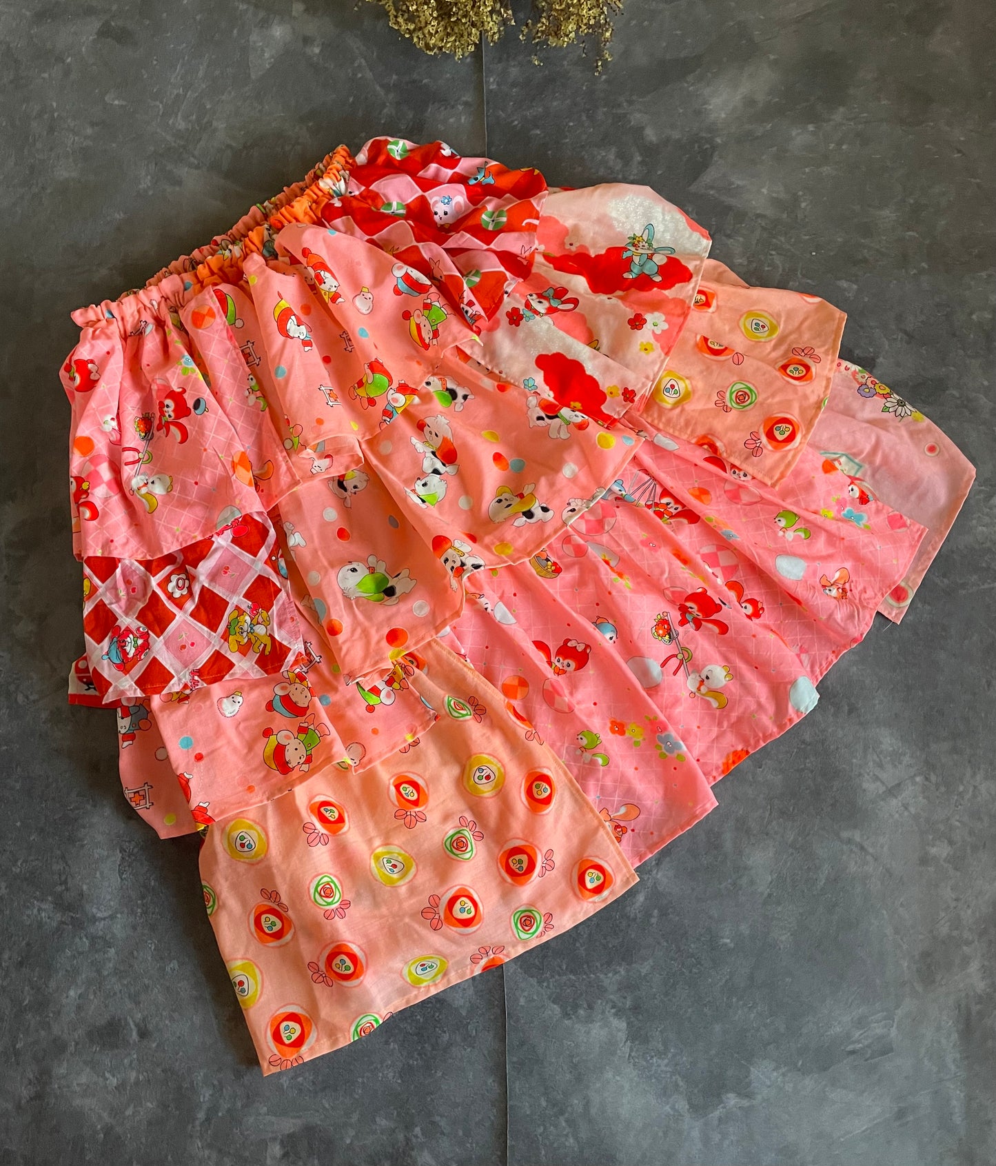 Retro animal patterned children's kimono upcycled ruffled skirt
レトロアニマルのフリルスカート