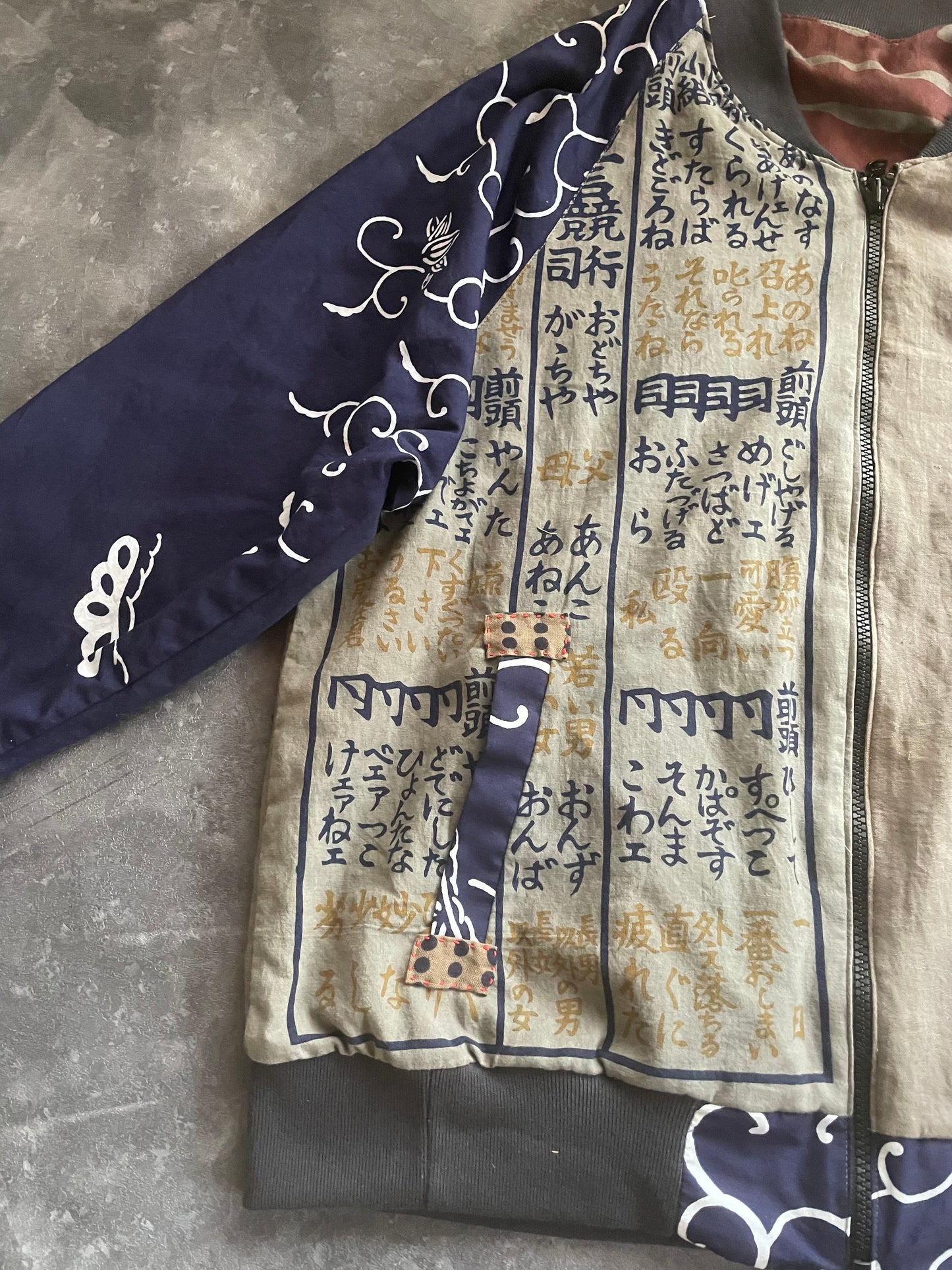 Reversible bomber jacket with advertising flags and hand towels
広告旗と手ぬぐいのリバーシブルジャンパー