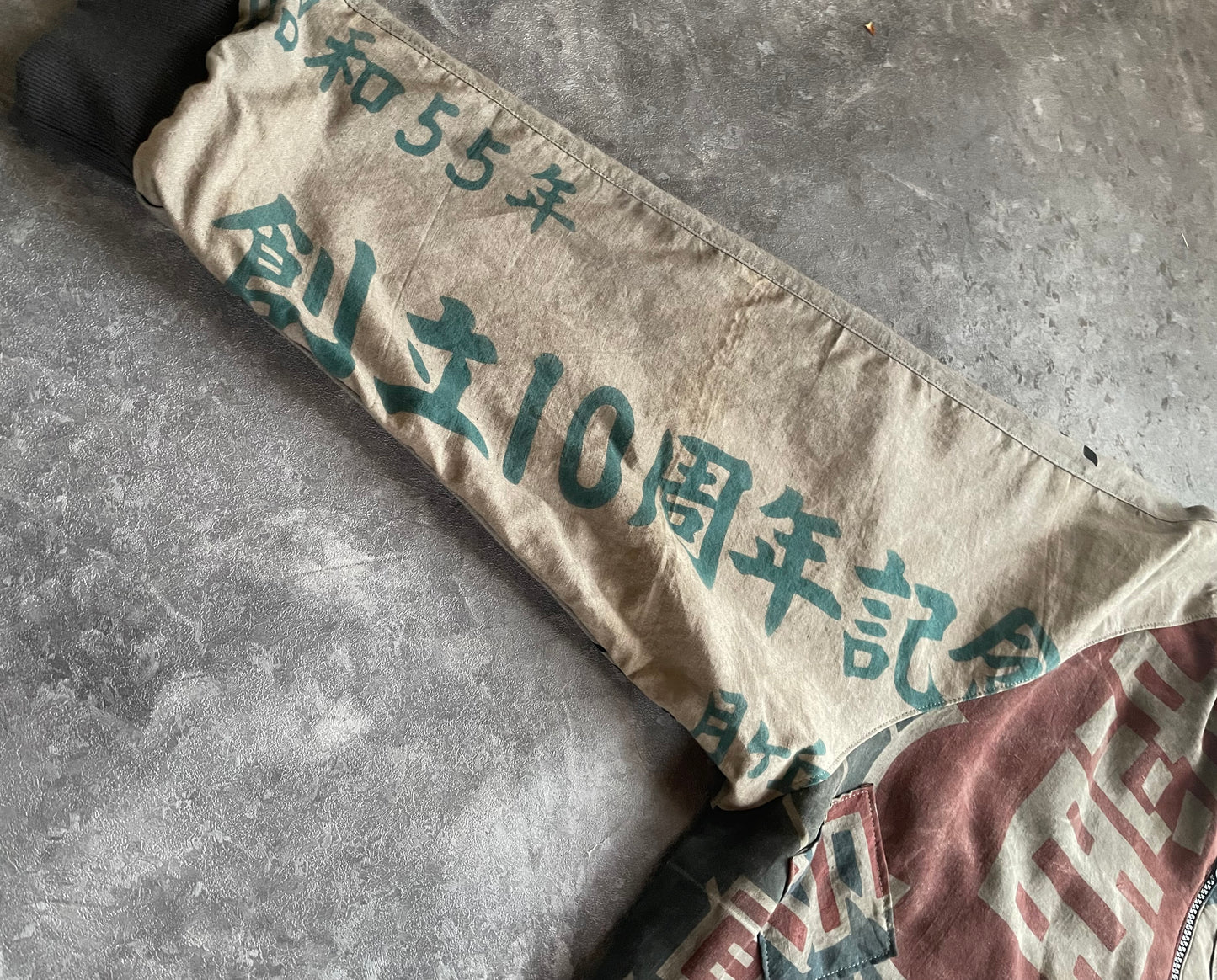 Reversible bomber jacket with advertising flags and hand towels
広告旗と手ぬぐいのリバーシブルジャンパー