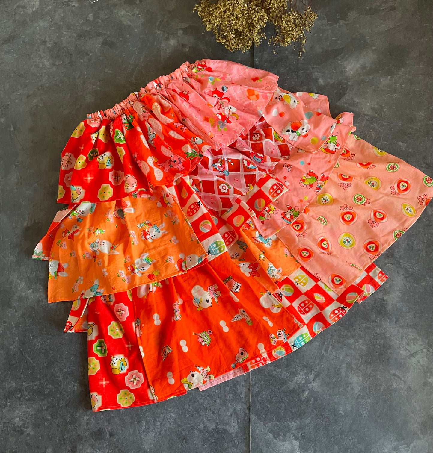 Retro animal patterned children's kimono upcycled ruffled skirt
レトロアニマルのフリルスカート