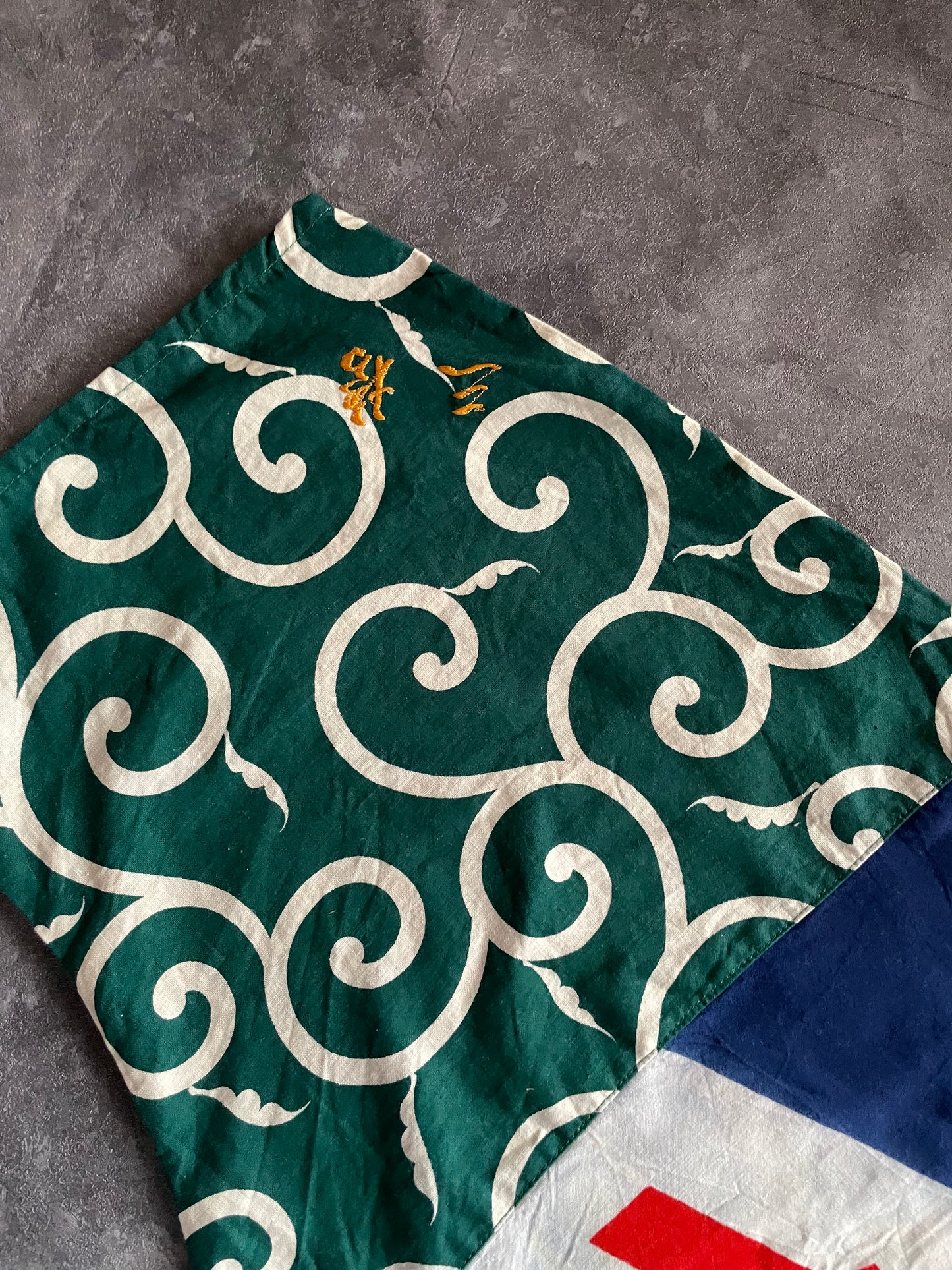 Cardigan avec furoshiki arabesque et drapeau publicitaire