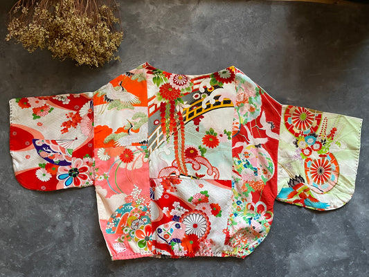 Pullover with patchwork of gorgeous girls' kimonos
女の子着物のパッチワークトップス