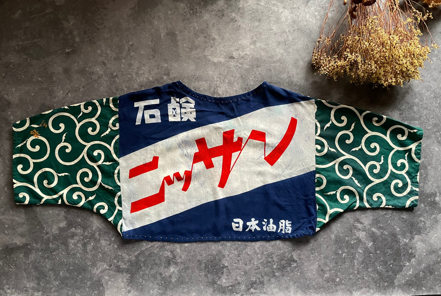 Cardigan avec furoshiki arabesque et drapeau publicitaire