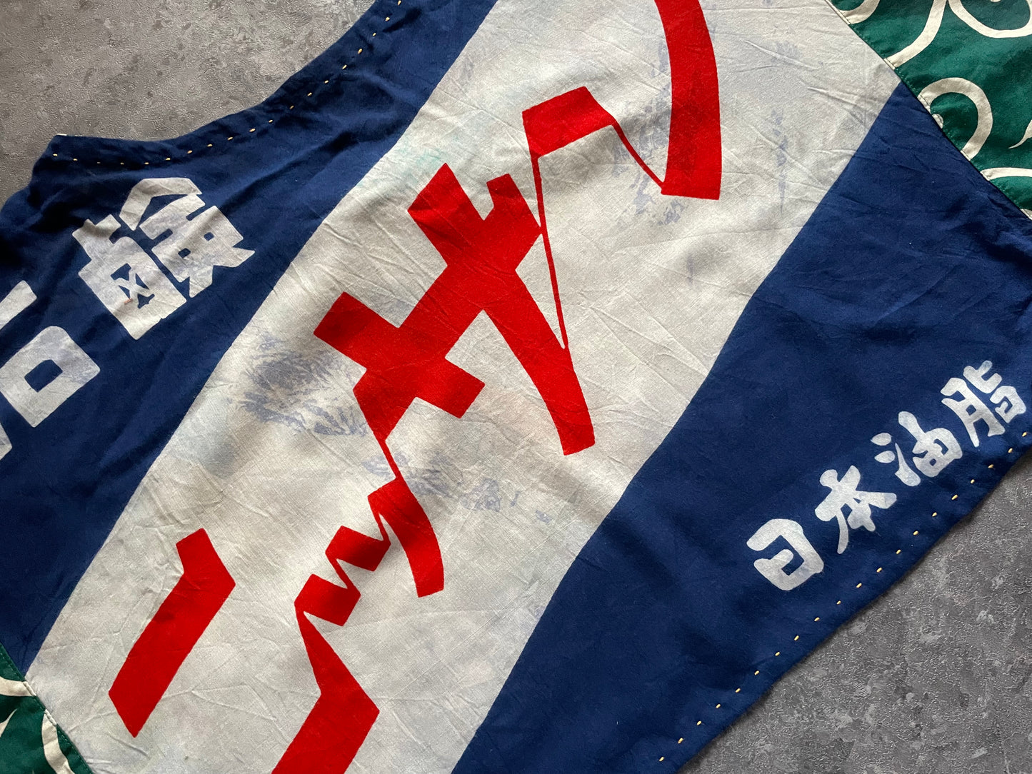 Cardigan avec furoshiki arabesque et drapeau publicitaire