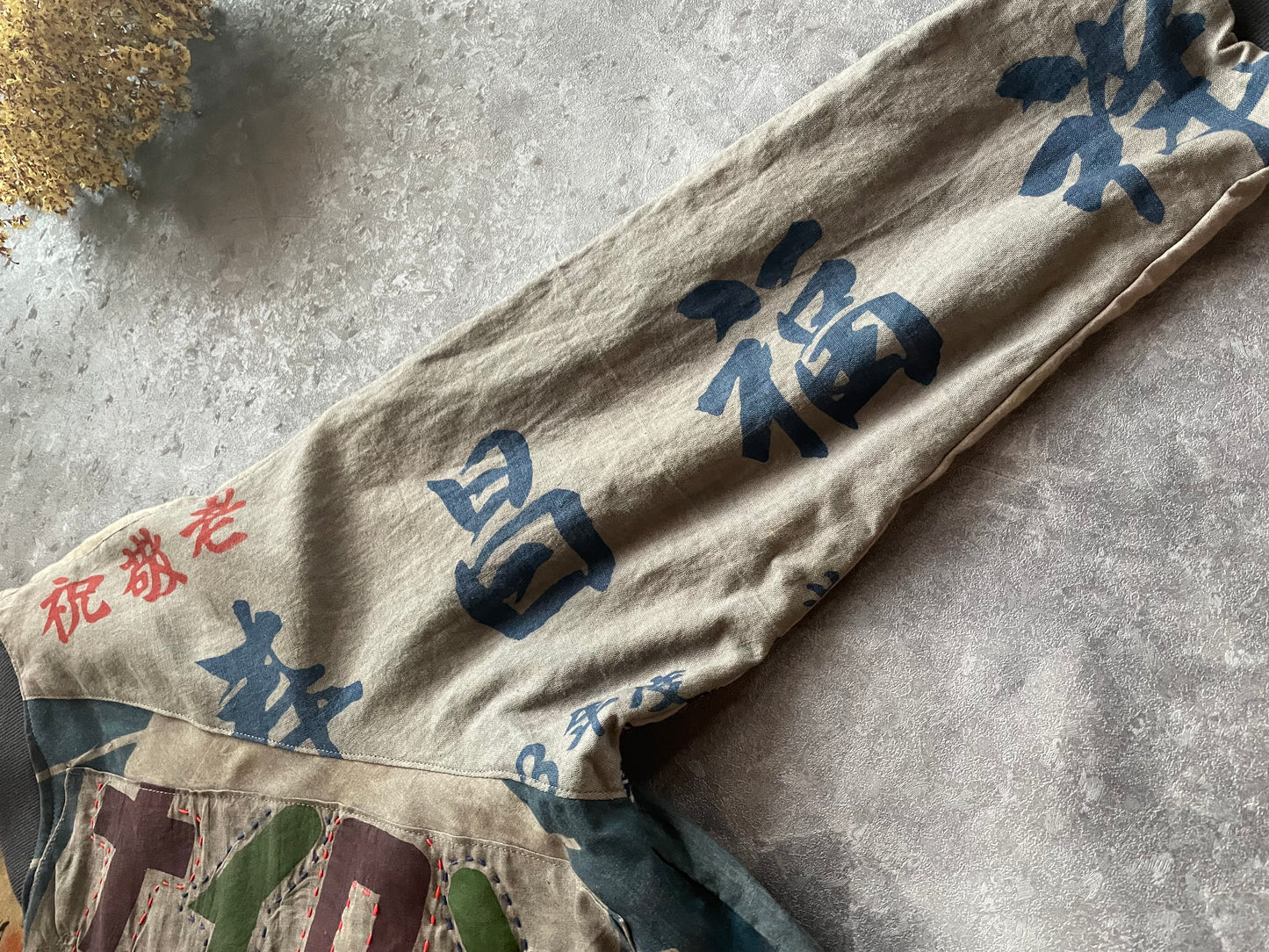 Reversible bomber jacket with advertising flags and hand towels
広告旗と手ぬぐいのリバーシブルジャンパー