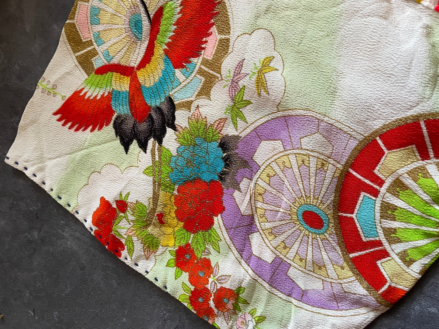 Pullover with patchwork of gorgeous girls' kimonos
女の子着物のパッチワークトップス