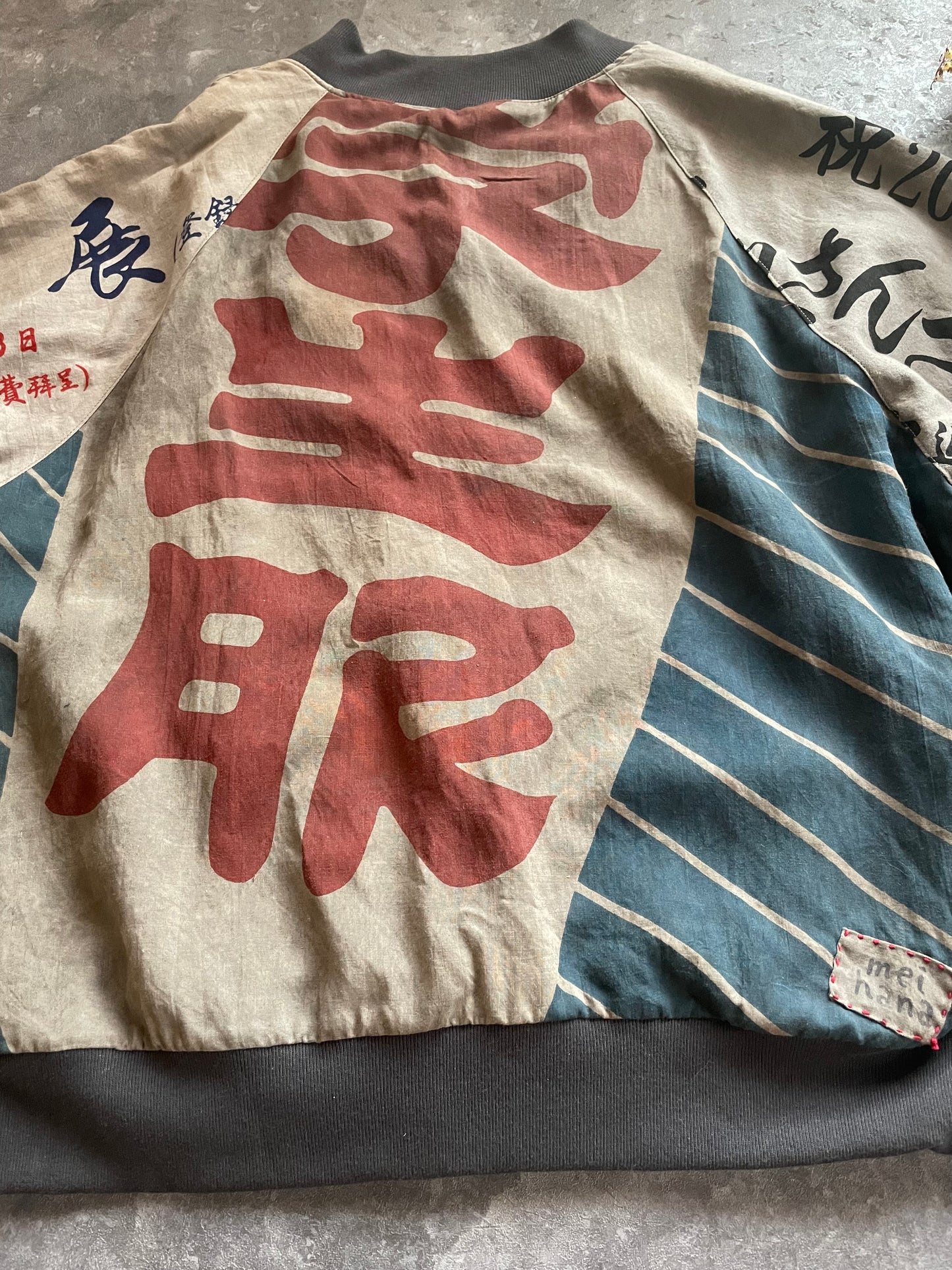 Reversible bomber jacket with advertising flags and hand towels
広告旗と手ぬぐいのリバーシブルジャンパー