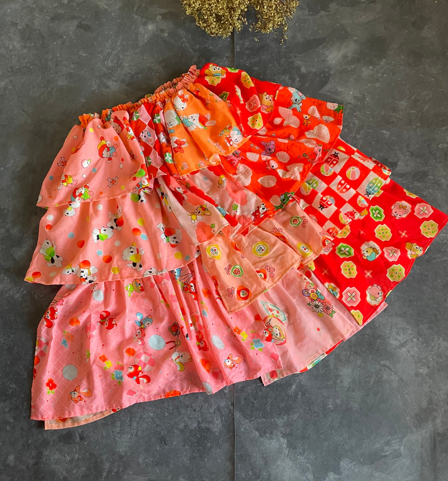 Retro animal patterned children's kimono upcycled ruffled skirt
レトロアニマルのフリルスカート