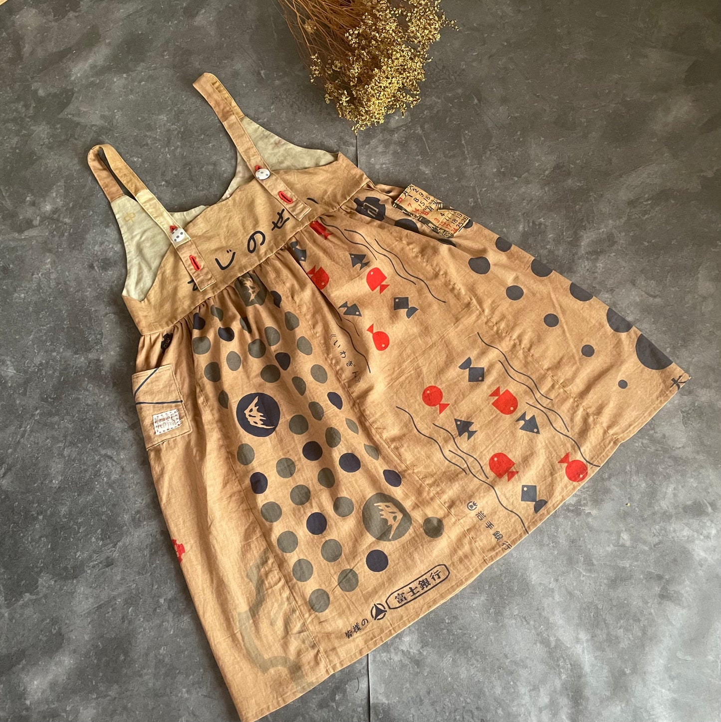 Kakishibu-dyed tenugui apron dress 柿渋染め手ぬぐいのエプロンワンピース