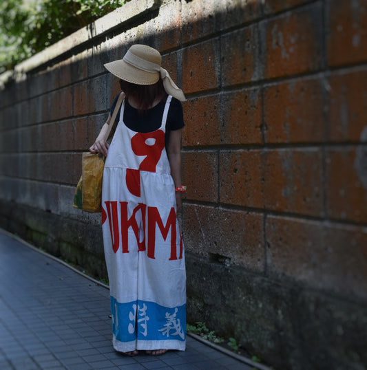 白い大漁旗のサロペットパンツ